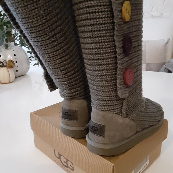 CARDI UGGS - grey size 3 - Picture 2 of 6